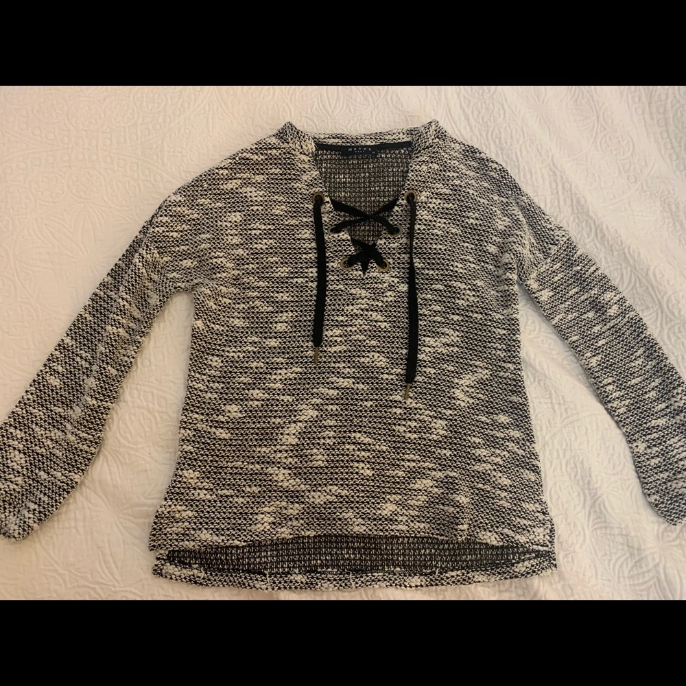 Maven west knit long sleeve shirt.